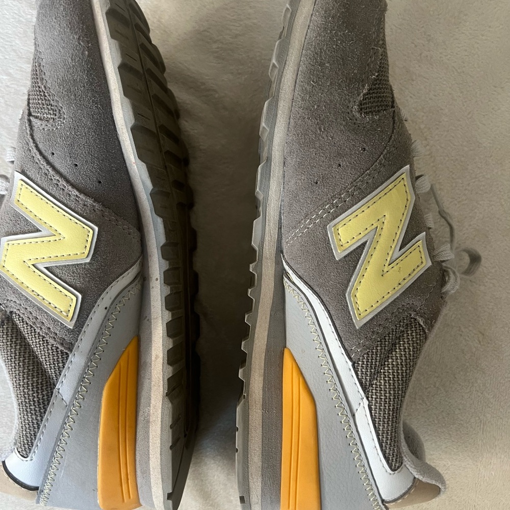 New Balance vintage style sneakers gray and yellow, women’s 8 - Picture 10 of 13